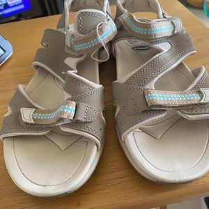 Dr. Scholls Naveenlll walking Sandals. Size 7  Beige/Taupe